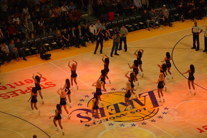 通过中前场 通过中前场