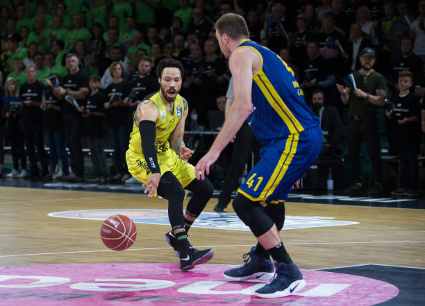 中国足球水 中国足球水