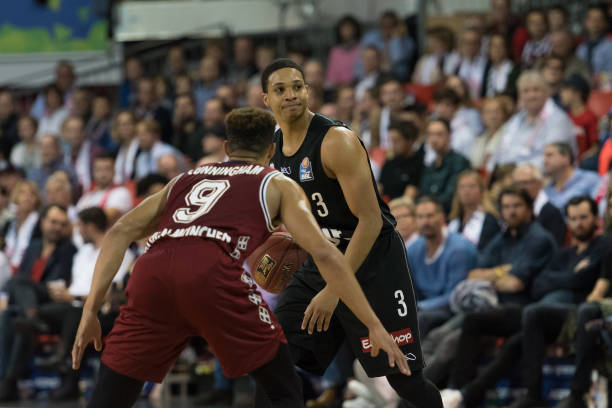 双方教练在 双方教练在