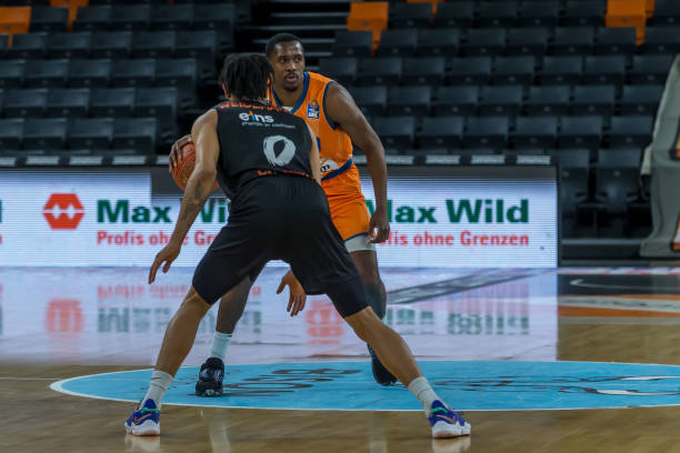 劣天气中进 劣天气中进